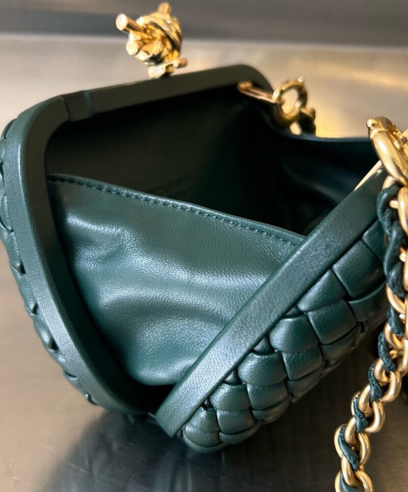 Bottega Veneta Knot With Chain 776662